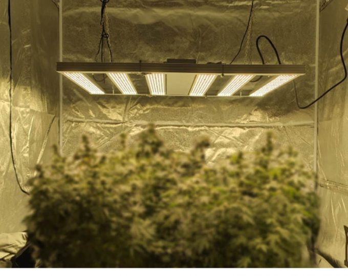 High Efficacy Folding LED Grow Light